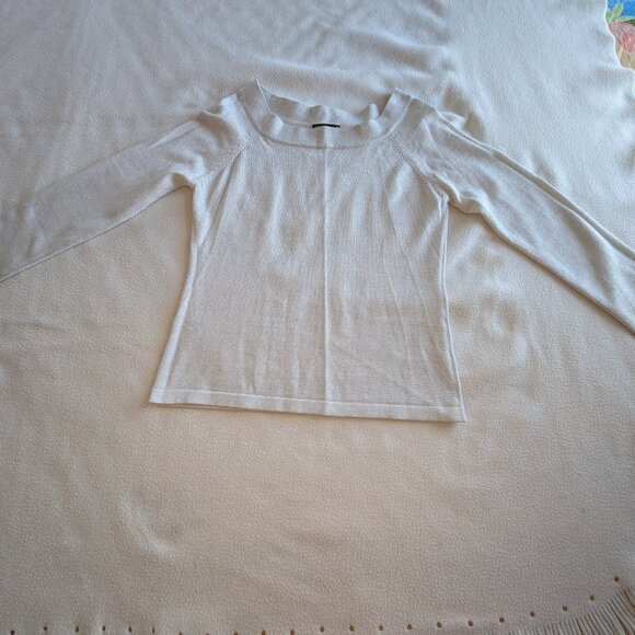 Debbiie & Morgan Metallic Silver woven Acrylic White Sz M Off Shoulder Sweater - Picture 5 of 14